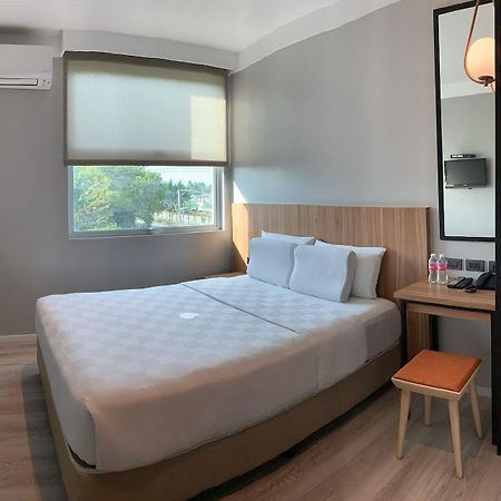 Go Hotels Bacolod Esterno foto