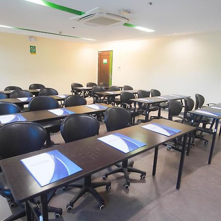 Go Hotels Bacolod Esterno foto