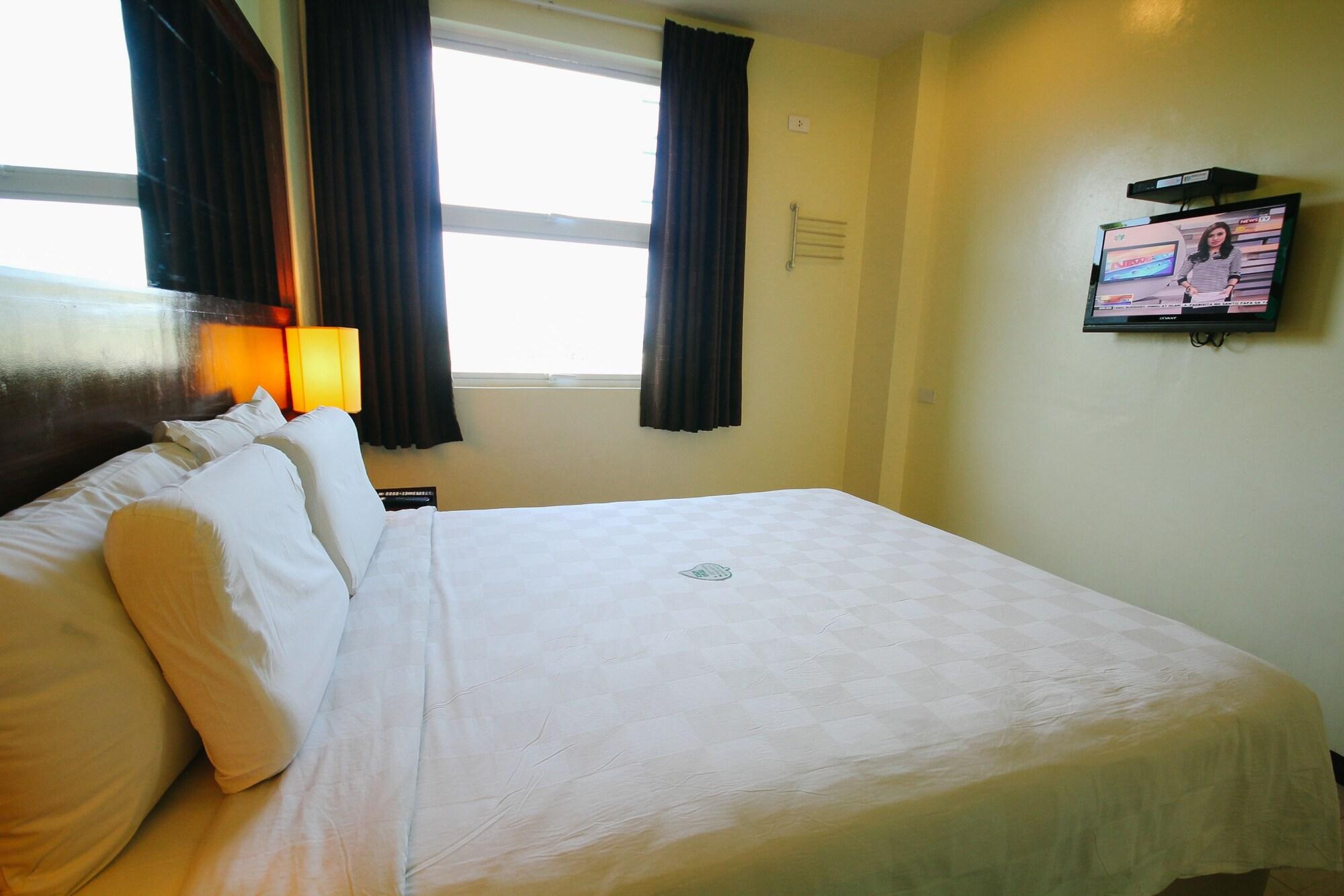 Go Hotels Bacolod Esterno foto