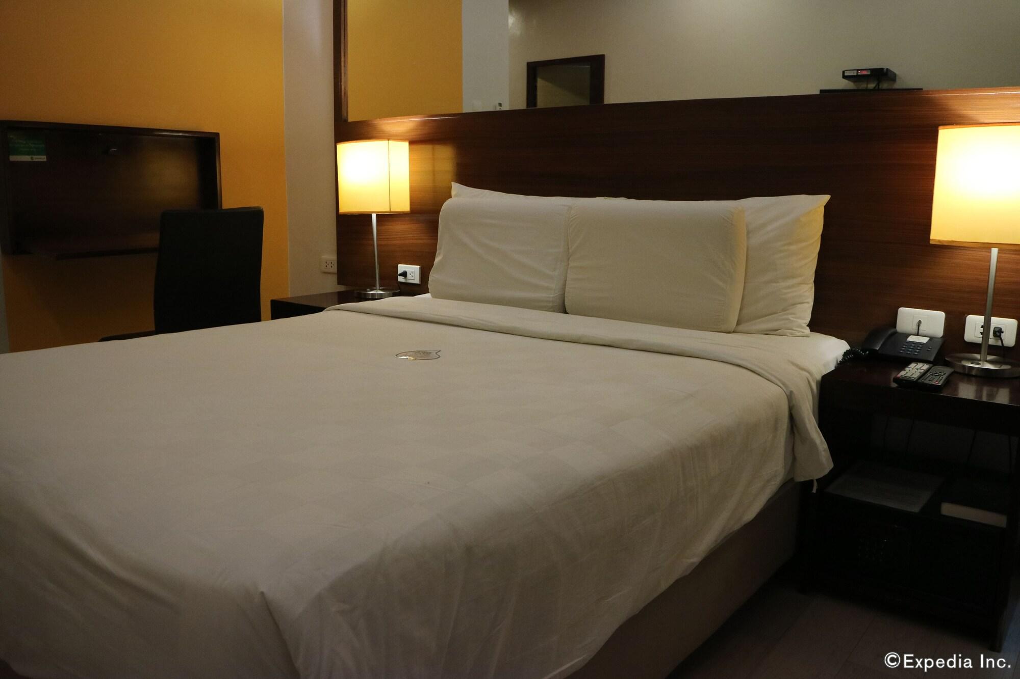 Go Hotels Bacolod Esterno foto