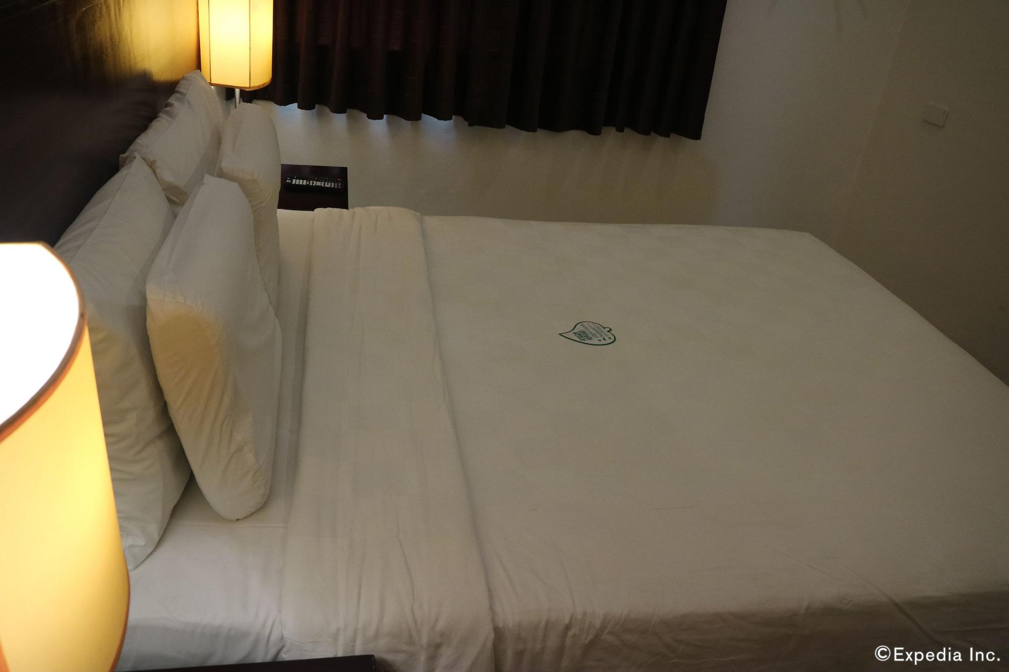 Go Hotels Bacolod Esterno foto