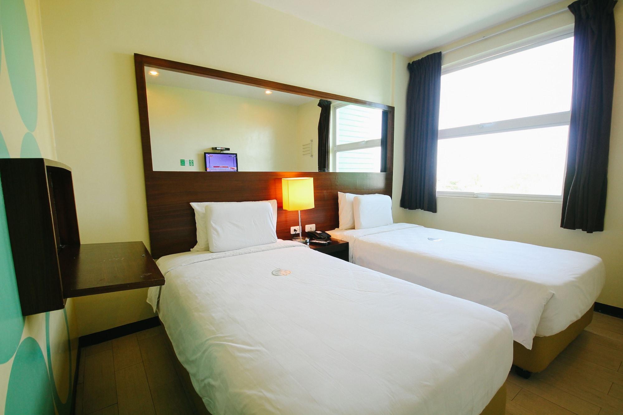 Go Hotels Bacolod Esterno foto