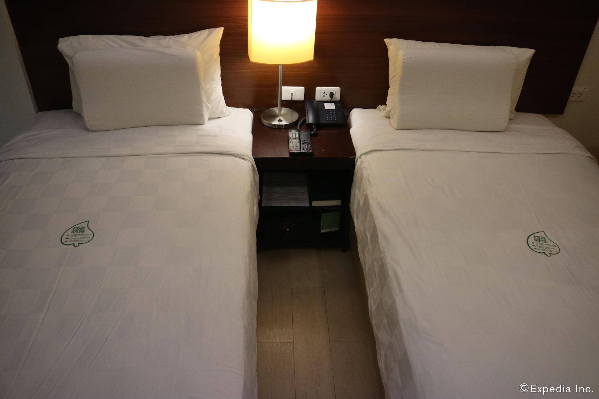 Go Hotels Bacolod Esterno foto