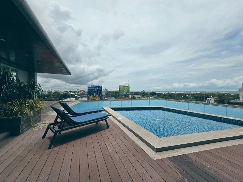 Go Hotels Bacolod Esterno foto