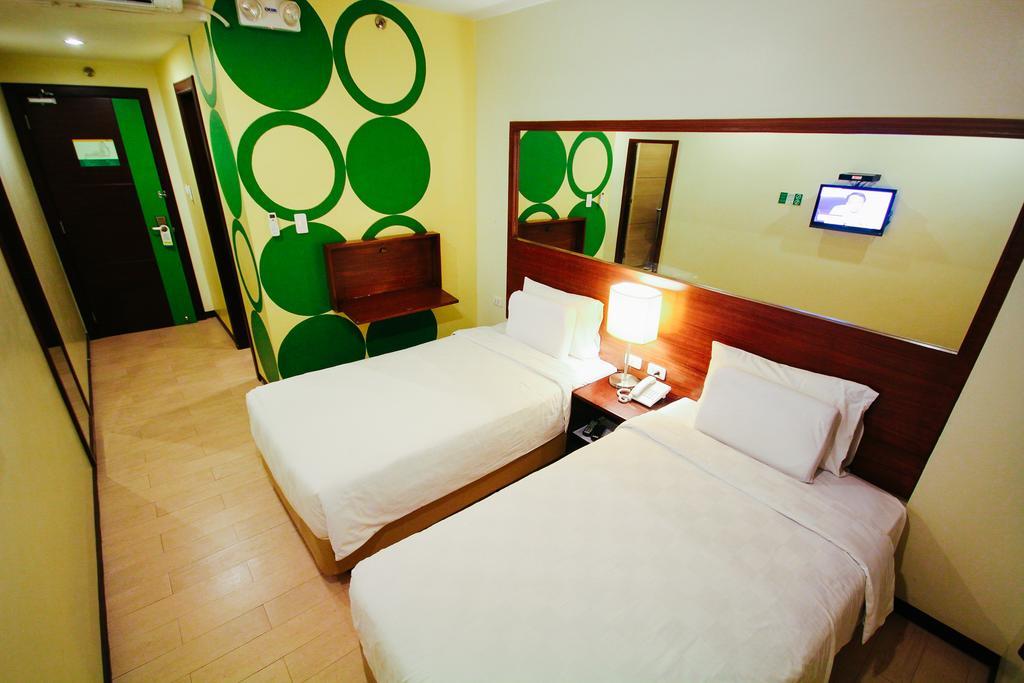 Go Hotels Bacolod Esterno foto