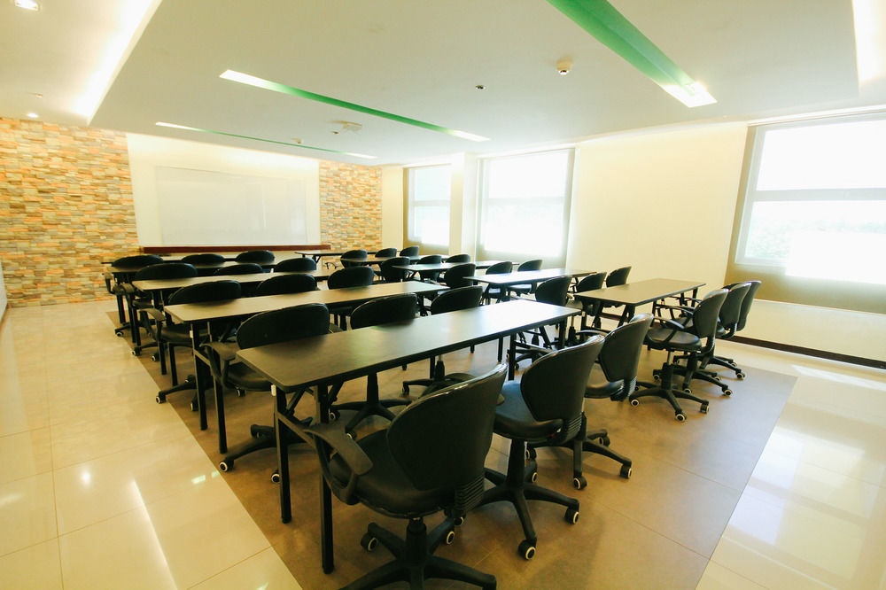 Go Hotels Bacolod Esterno foto