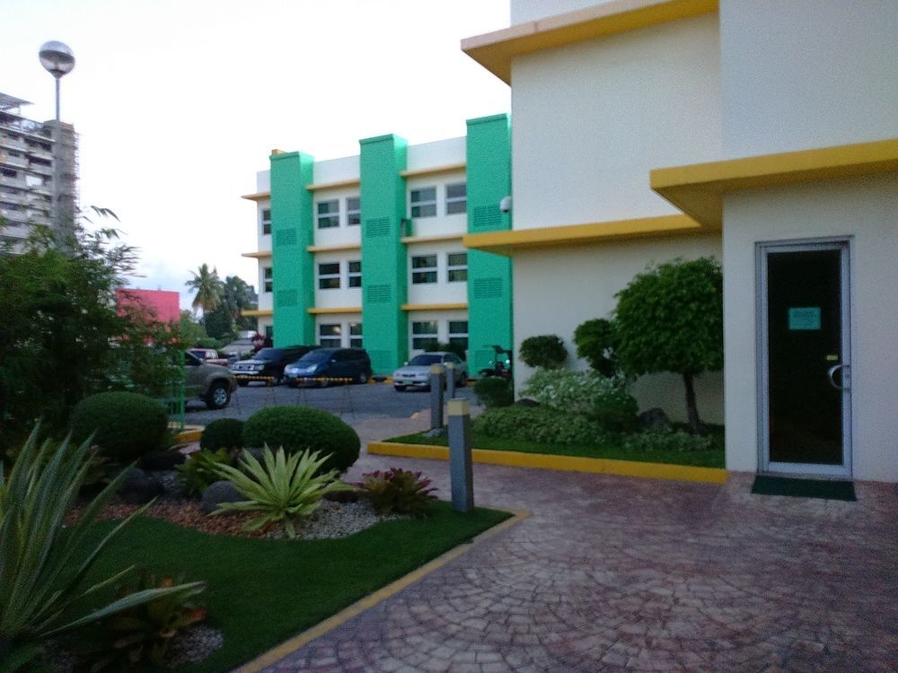 Go Hotels Bacolod Esterno foto