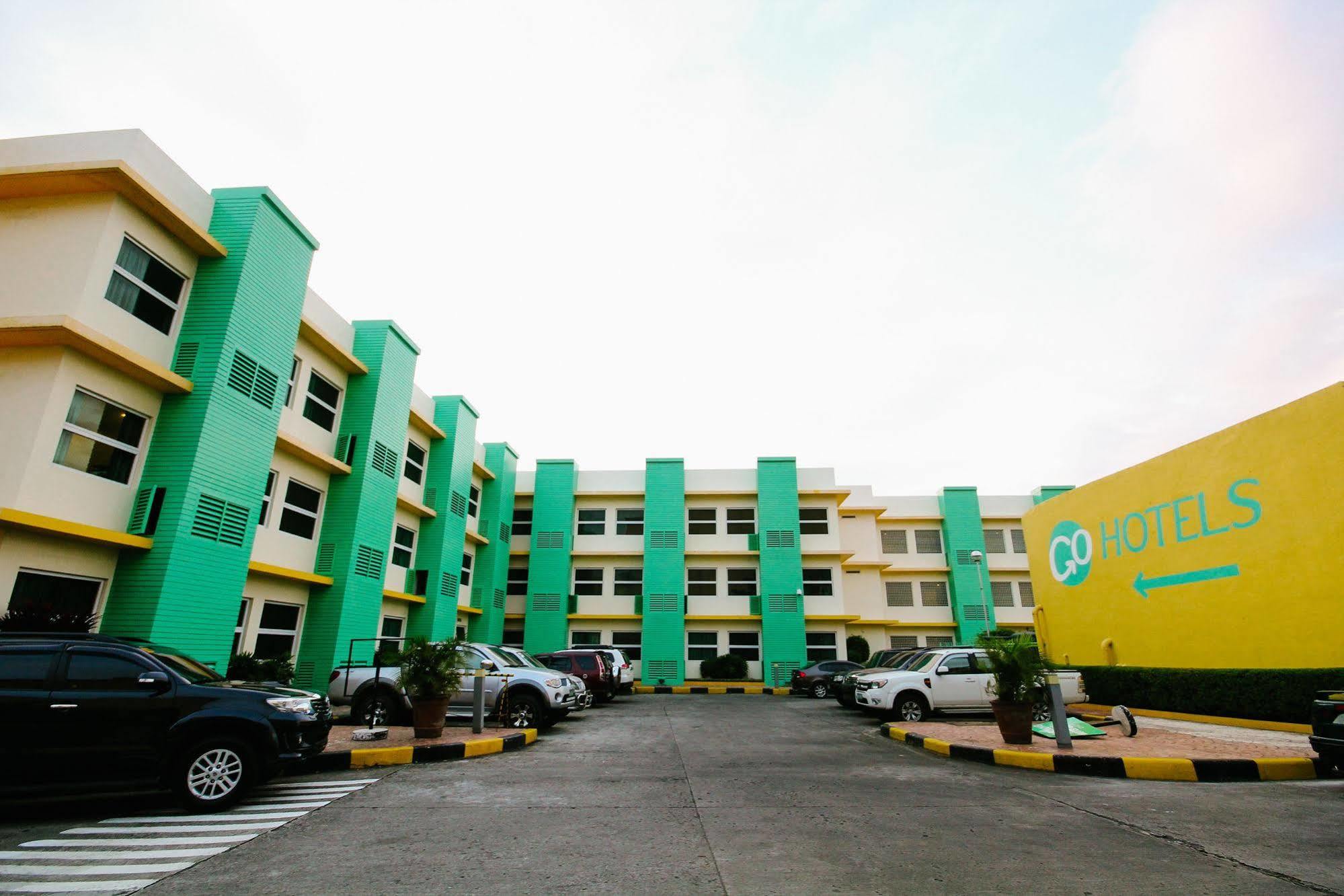 Go Hotels Bacolod Esterno foto
